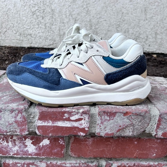 New Balance 574 - Picture 2 of 9